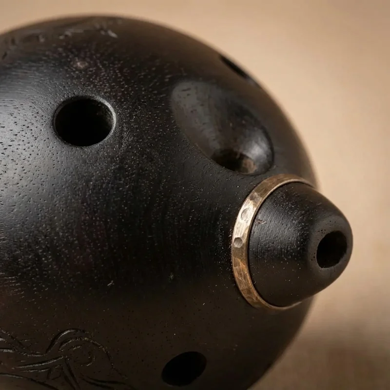 Okaryna dwukomorowa — Bas C heban matowy - 3