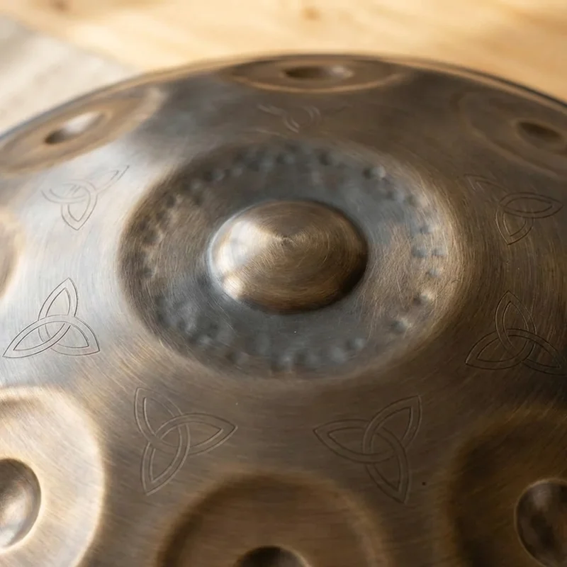 Handpan ze stali Ember — Celtic Minor 10-nutowy edycja artystyczna - 3