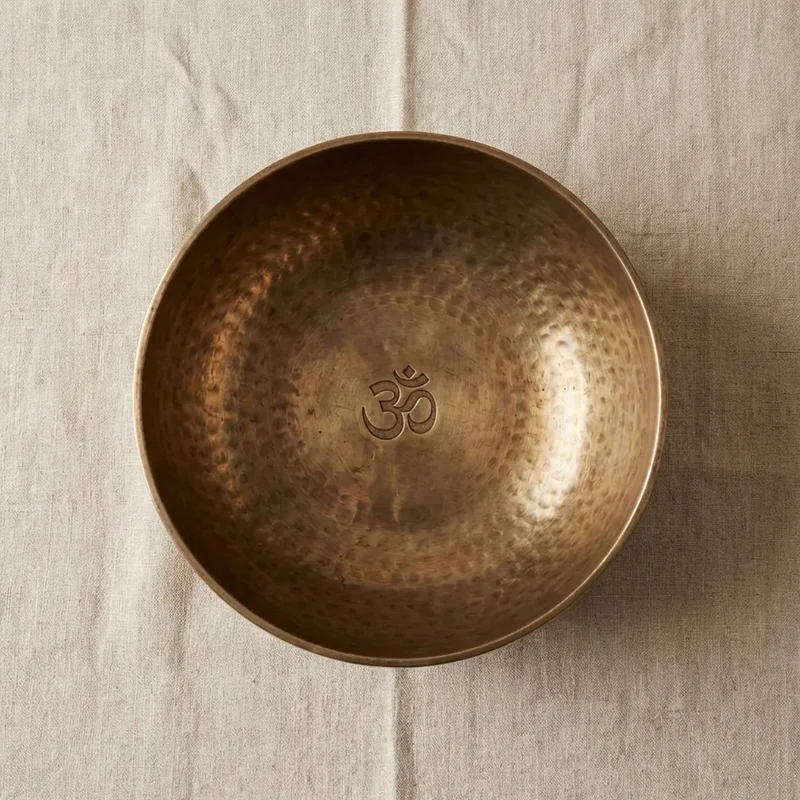 Misa tybetańska z kutego brązu — zestaw Om 20 cm - 2